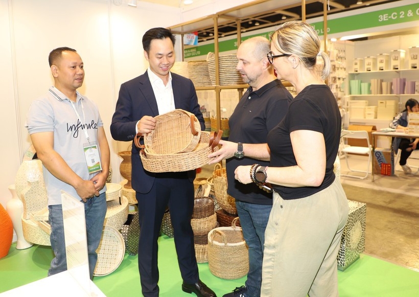 Vietnamese handicrafts impress visitors to Mega Show Hong Kong 2025